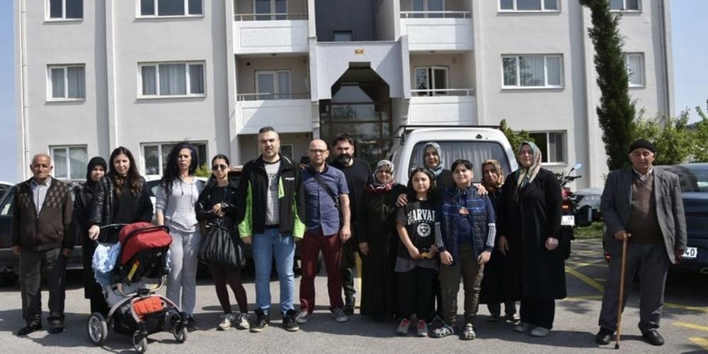 CHP'li İzmir Büyükşehir Belediyesi’nden 224 depremzedeye tebligat! 15 gün içinde daireleri boşaltın yoksa sokağa atarız