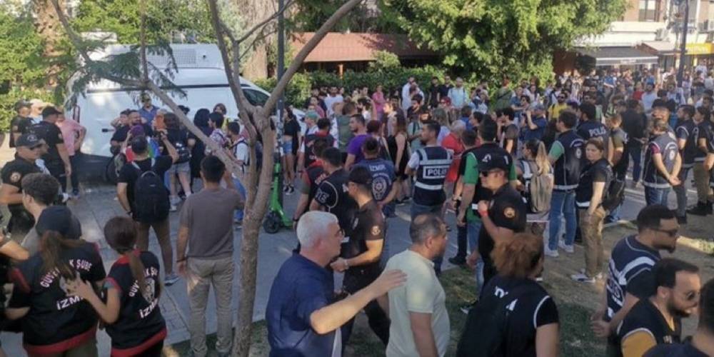 İzmir Valiliği tarafından yasaklanmasına rağmen eylem yapmak isteyen LGBT üyelerine polis müdahale etti. 50'nin üzerinde kişi gözaltına alındı