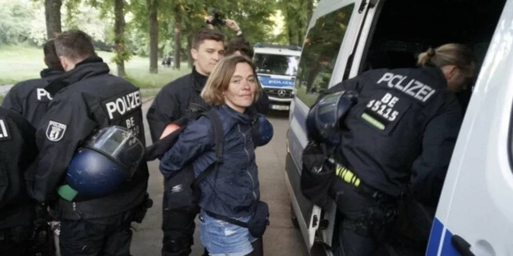 Almanya'da Sol Parti milletvekili kelepçelenerek gözaltına alındı