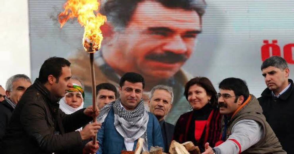 HDP'den 'çözülüyoruz' itirafı! Selahattin Demirtaş'a yaylım ateşi