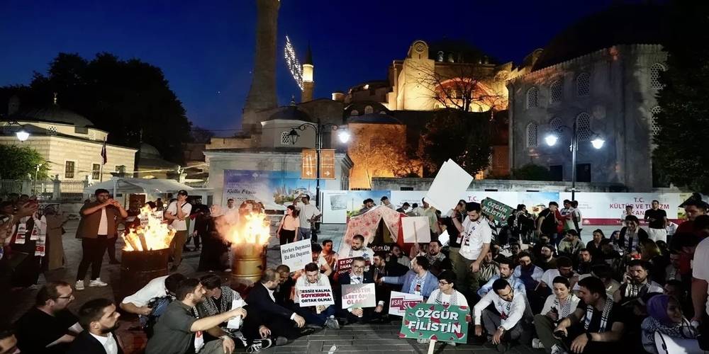 Ayasofya Meydanı'nda 'Say Stop' eylemi: Filistin elbet özgür olacak
