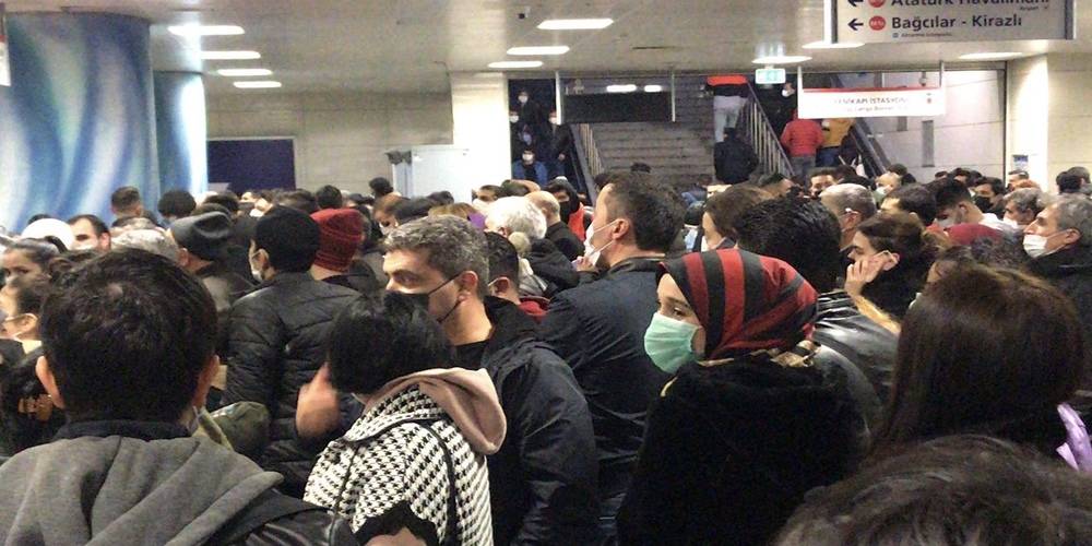 İstanbul’da toplu ulaşım yine felç oldu! Metro arızalandı, İstanbullu yolda kaldı