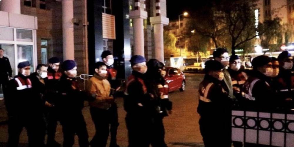 Yunan unsurlarınca geri itilip, Kuşadası açıklarında yakalanan 8 FETÖ üyesi tutuklandı