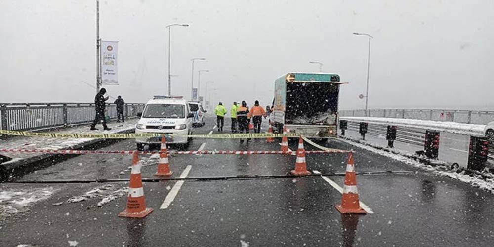 Unkapanı Köprüsü bağlantı yerlerinden 3. kez ayrıldı: 18 santim açılma olan köprü 1 saat trafiğe kapatıldı
