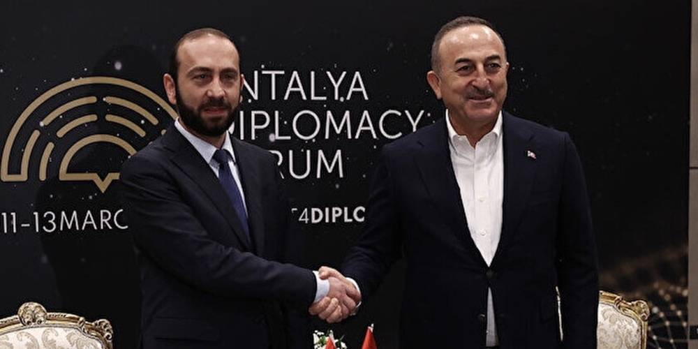 Dışişleri Bakanı Mevlüt Çavuşoğlu Ermeni mevkidaşı Ararat Mirzoyan ile görüştü: 'İstikrar ve barış için adımlar atıyoruz'