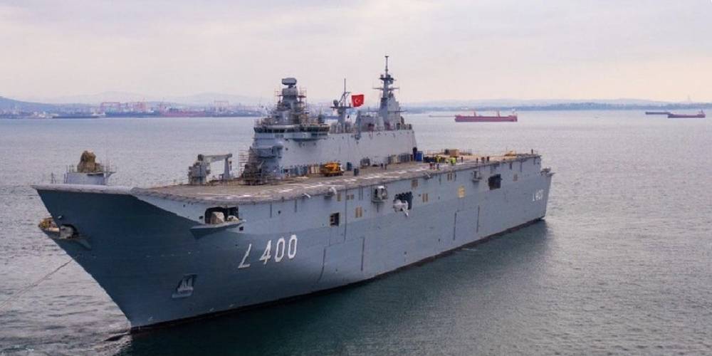 Türkiye'nin en büyük askeri gemisi...  Türk bayrağı çekilen LHD Anadolu, ilk seyrini gerçekleştirecek