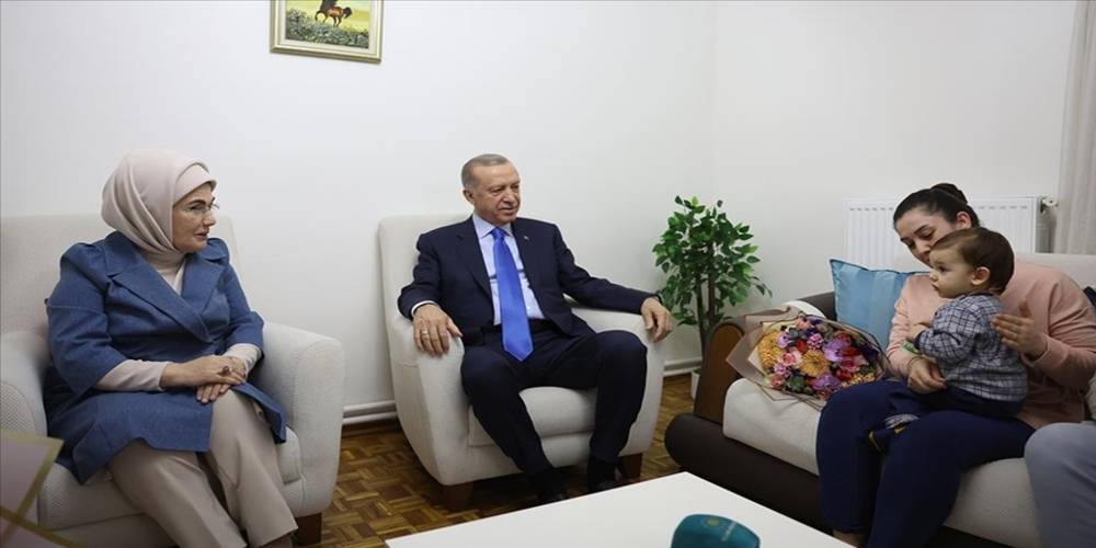 Cumhurbaşkanı Erdoğan depremzede aileye ziyaret etti