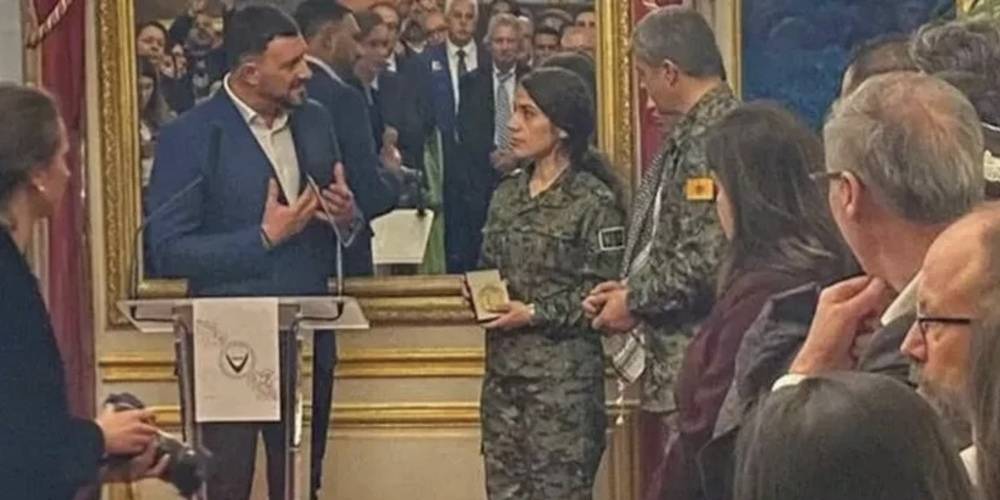Fransa Senatosu'nda skandal: PKK/YPG'li teröristlere sözde 'onur madalyası' takıldı