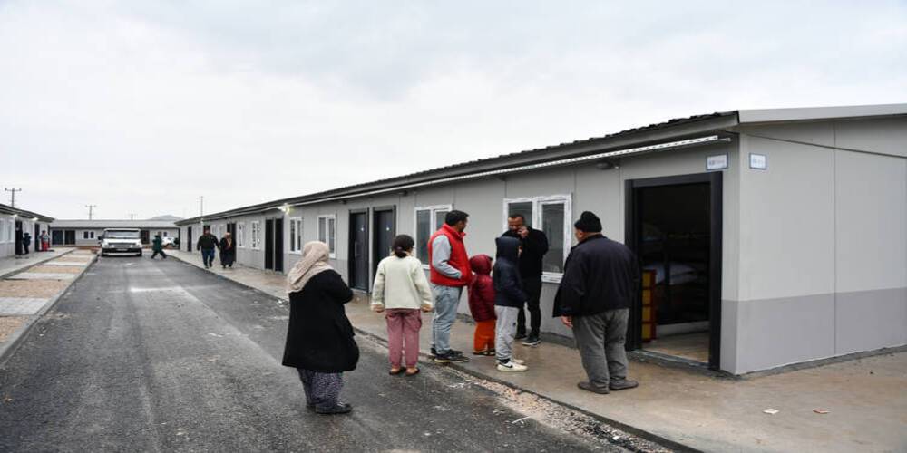 Gaziaentep Nurdağı'nda depremzedeler prefabrik evlere yerleştiriliyor