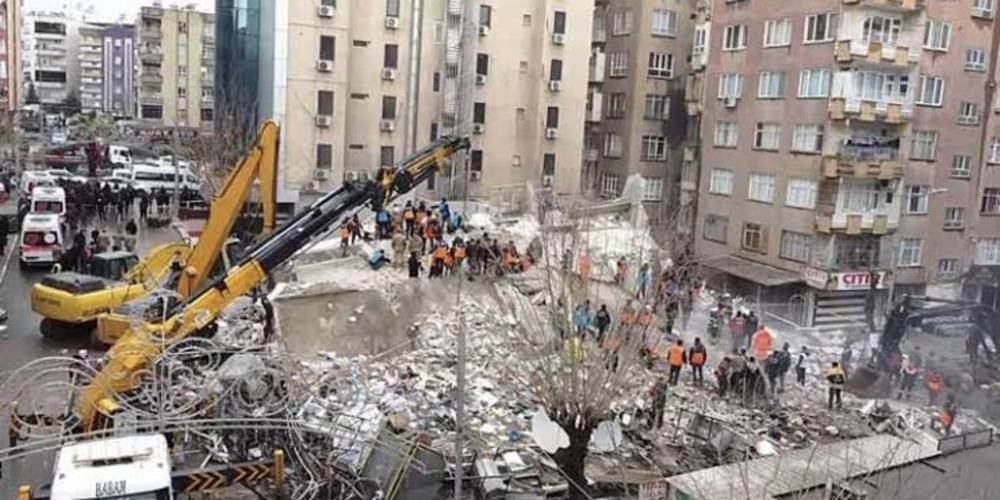 Cumhuriyet gazetesinin “Depremde çadır satan Kızılay'dan sonra AFAD'ın vicdansızlığı ortaya çıktı: Bu kez vinç ticareti” yalanı