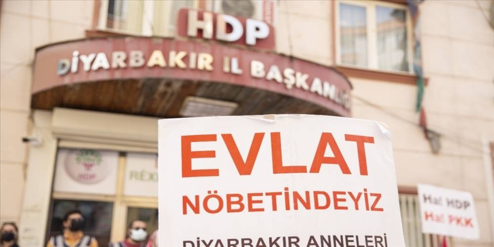 İkna edilerek teslim olan PKK'lı terörist: Örgüte katılması hedeflenen gençler HDP/DBP'de buluşur ve eğitimler yapılır