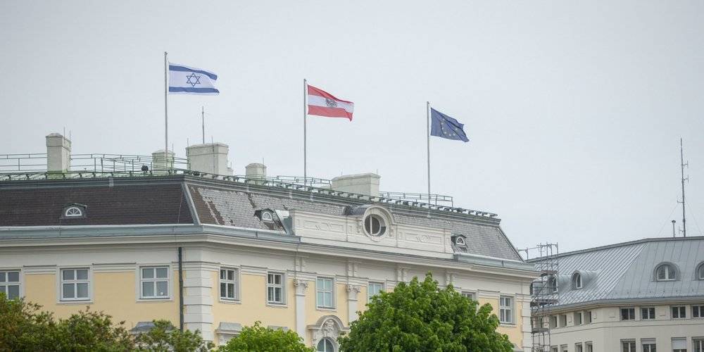 Avusturya zulmün yanında yer aldı: Başbakanlık binasına İsrail bayrağı çekildi
