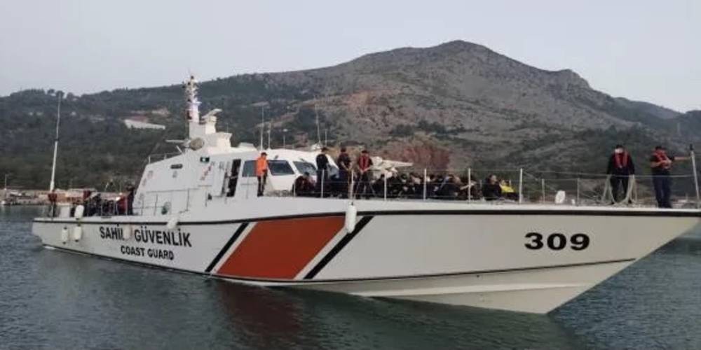 Mersin açıklarında teknede 223 düzensiz göçmen yakalandı