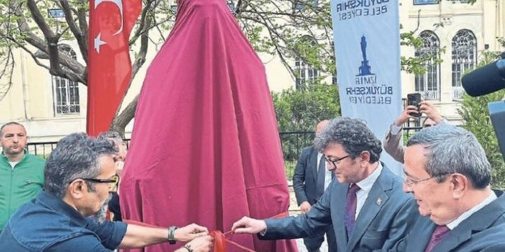 CHP, İzmir'e bir heykel daha kazandırdı