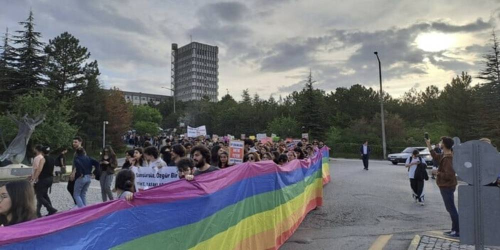 ODTÜ’lü provokatörler yine eylemde! LGBT bayraklarıyla yürüdüler