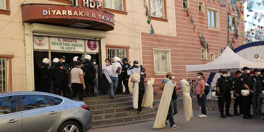 HDP Diyarbakır İl binasında ele geçirilen ajandadan birçok saldırının faili teröristlerin ve yakınlarının bilgileri çıktı