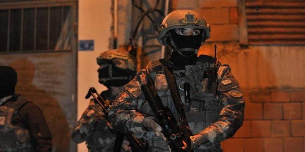 Hatay’da terör örgütü PKK ile bağlantılı 5 zanlı tutukladı... Hakkari’de 2 terörist etkisiz hele getirildi