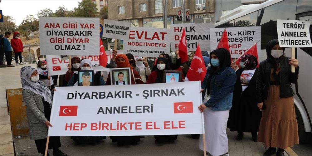 Şırnak'taki terör mağdurlarının HDP binası  önündeki eylemine Diyarbakır annelerinden destek