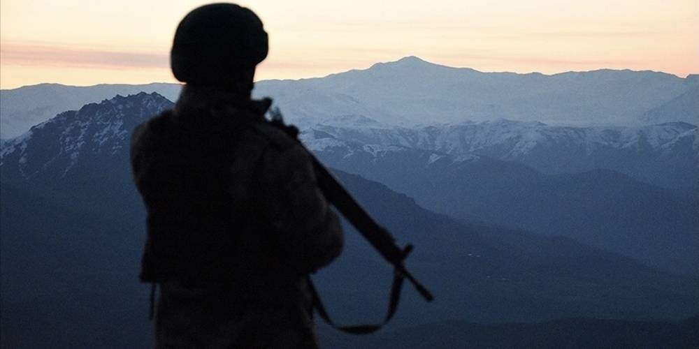 Terör örgütü PKK'dan kaçan 2 terörist ikna yoluyla teslim oldu