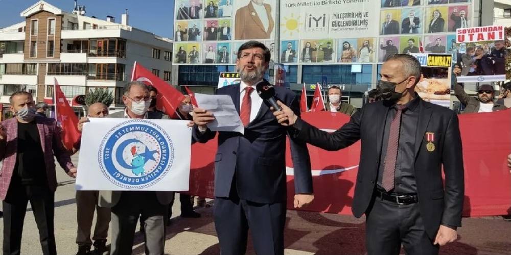 15 Temmuz Türk Dünyası Derneği, İYİ Parti binası önünde Lütfü Türkkan'ı protesto etti!