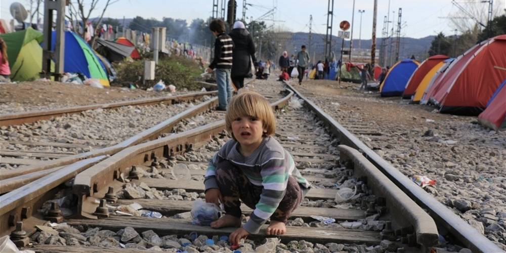 Avrupa'da ailesi olmayan binlerce sığınmacı çocuk insan tacirlerinin eline düşüyor