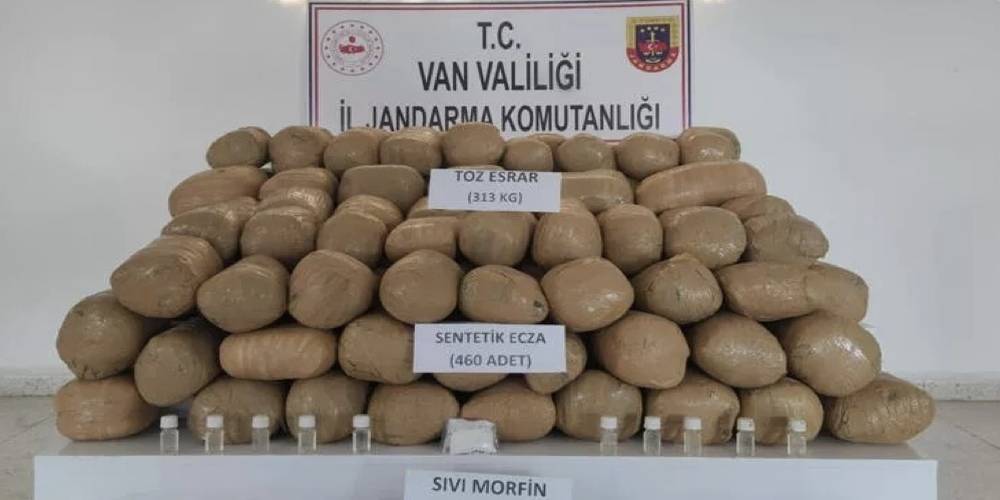 Bakan Soylu duyurdu: Van'da 313 kilogram toz esrar ele geçirildi