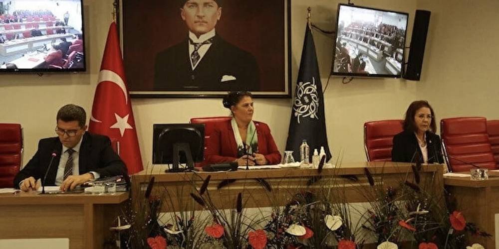 Nazilli Belediye Başkanı Kürşat Engin Özcan, AK Parti’ye katılması Aydın Belediye Başkanı Özlem Çerçioğlu’nu çıldırttı