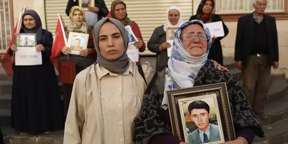 Diyarbakır annelerinin evlat nöbetine bir aile daha katıldı