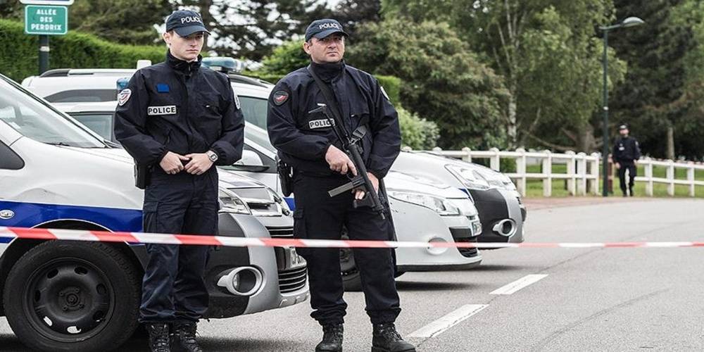 Fransa'da provokatörler iş başında: Saldırgan aşırı sağcı çıktı