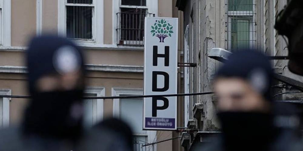 İzmir’de PKK operasyonu HDP’li yöneticiler dahil 17 kişi gözaltına alındı
