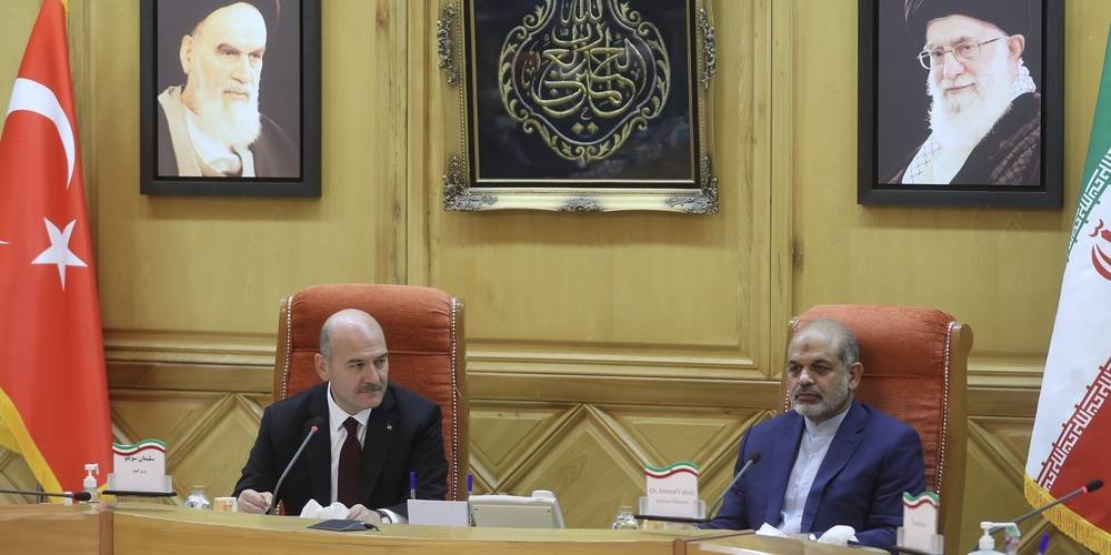 İçişleri Bakanı Soylu, Tahran'da İranlı mevkidaşı Vahidi ile bir araya geldi