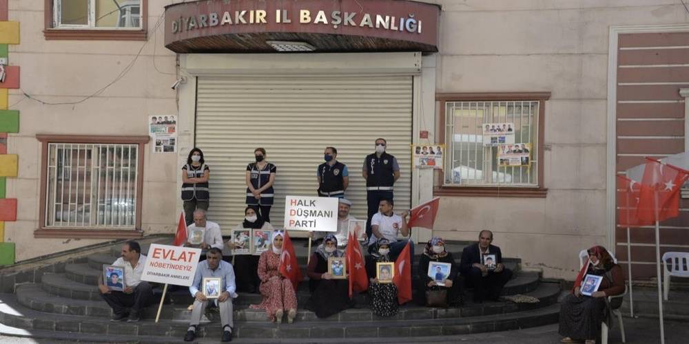 Diyarbakır'da çocuklarının PKK tarafından kaçırıldığını söyleyen 235 ailenin evlat nöbeti, 763'üncü günde de sürüyor