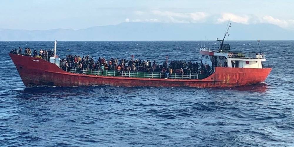 Sahil Güvenlik Komutanlığı’ndan 400 düzensiz göçmenin bulunduğu Kamerun gemisi hakkında açıklama