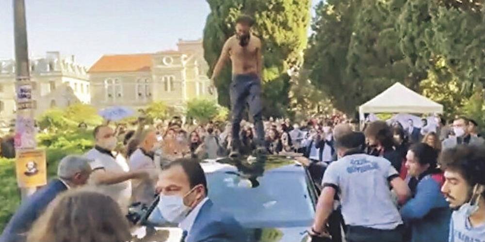 Boğaziçi Üniversitesi Rektör’ünün arabasının üzerine çıkan eylemcilerin suç dosyası kabarık!