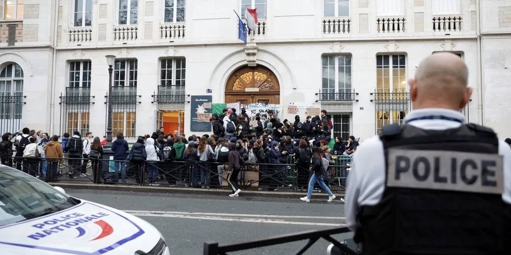 Fransa'da genel grev: Kamu çalışanları da iş bıraktı