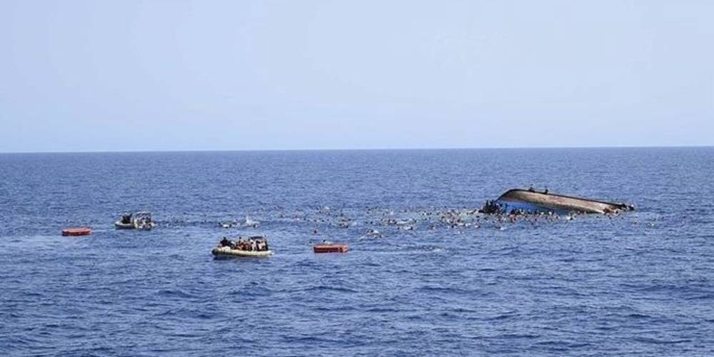 Yunanistan'da düzensiz göçmenleri taşıyan 2 tekne battı: 15 ölü