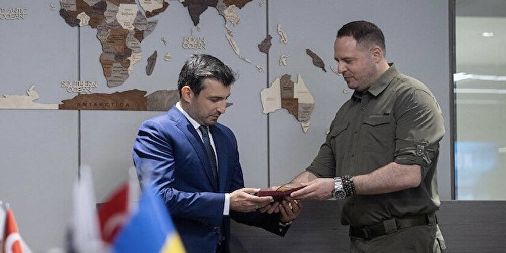 Ukraynalı heyetten Baykar'a ziyaret: Selçuk Bayraktar'a Devlet Liyakat Nişanı takdim edildi