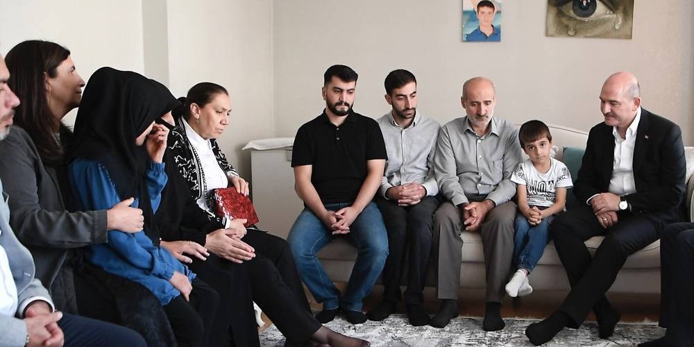 Bakan Soylu, Diyarbakır’da Yasin Börü’nün ailesiyle bir araya geldi