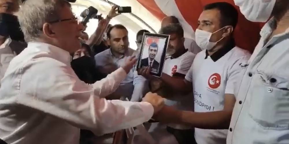 Diyarbakır’da Evlat nöbeti tutan ailelerden Davutoğlu’na tepki: HDP kapatılmasın mı?