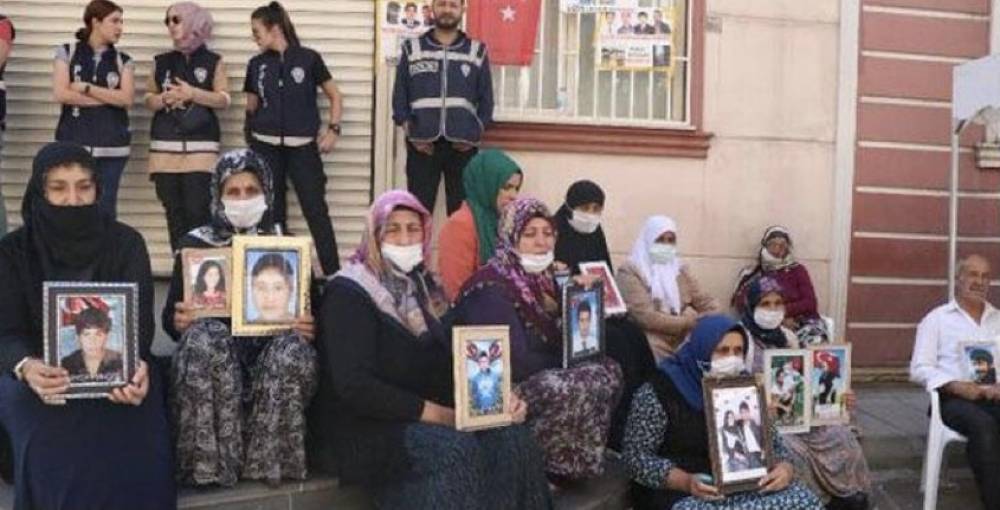 Diyarbakır'da evlat nöbetinde 742'nci gün! Bektaş: Ahmet Davutoğlu ne hikmetse çok sinirli, çok gergindi