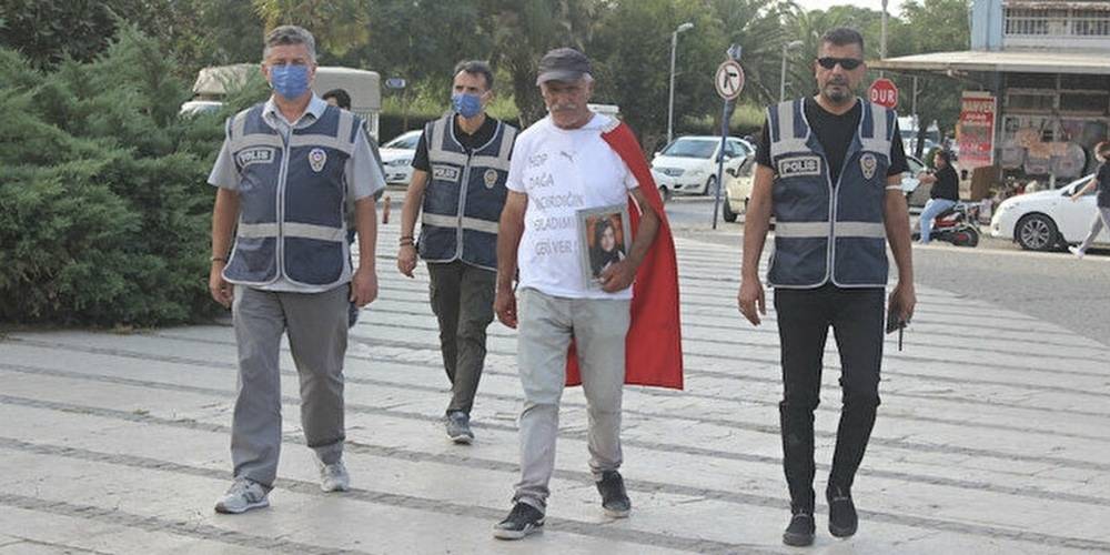 Ümit Yürüyüşü: Elinde kızının fotoğrafı sırtında Türk bayrağı ile Ankara’ya yürüyor