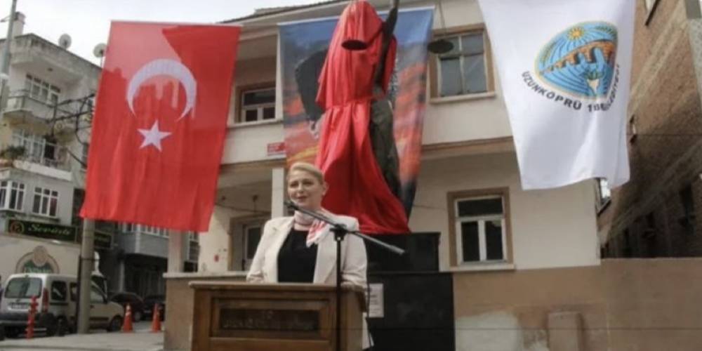 CHP, Türkiye-Yunanistan gerginliğinde tarafını seçti! Sözde Adalet Tanrıçası Themis’in heykelini diktiler